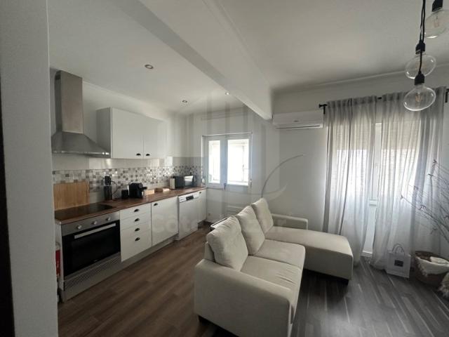 Apartamento T2 Remodelado | 3. º Andar | Casal do Marco