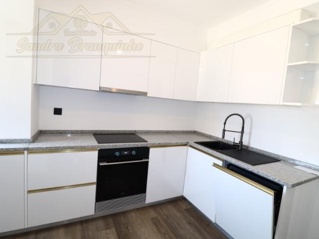 BAIXA DE PREÇO!Apartamento T2 RENOVADO A 100M da praia