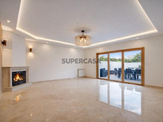 Apartamento T2, renovado, a 300 metros do mar na Costa da Guia Cascais