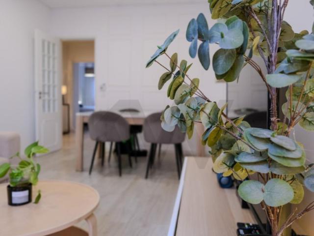 Apartamento T2 Renovado com Arrumos