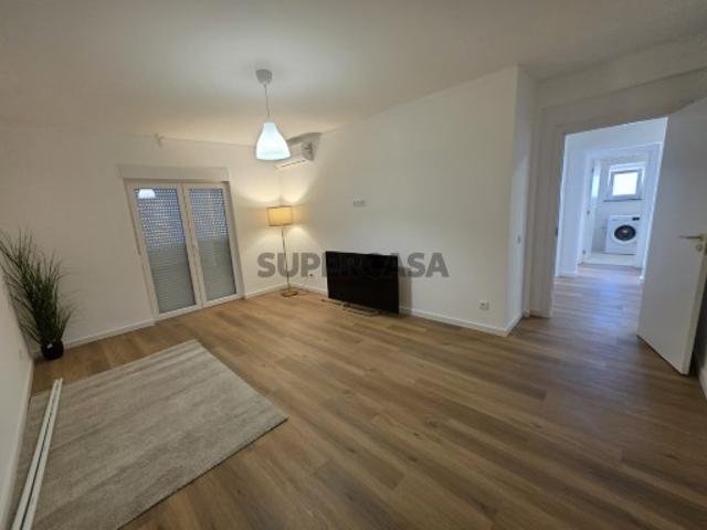 Apartamento T2 renovado com elevador em Olhão
