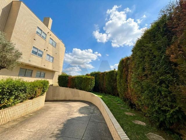 Apartamento T2, renovado, com terraço e suite no Centro de Canelas Pronto a habitar