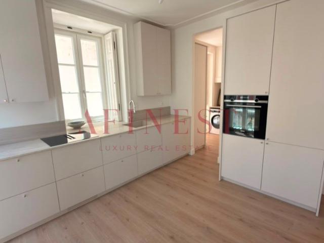 Apartamento T2 Renovado com Terraço Privado em Alcântara 108m² Alcântara