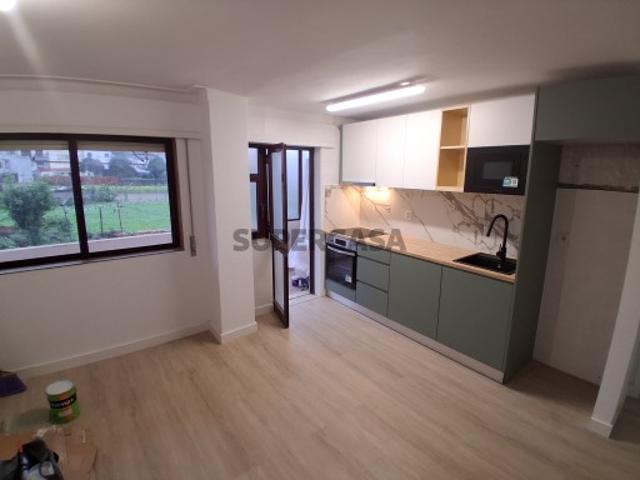 Apartamento T2 Renovado com Varandas e Arrumos 2.º Andar com Elevador, no Centro de Rio Tinto