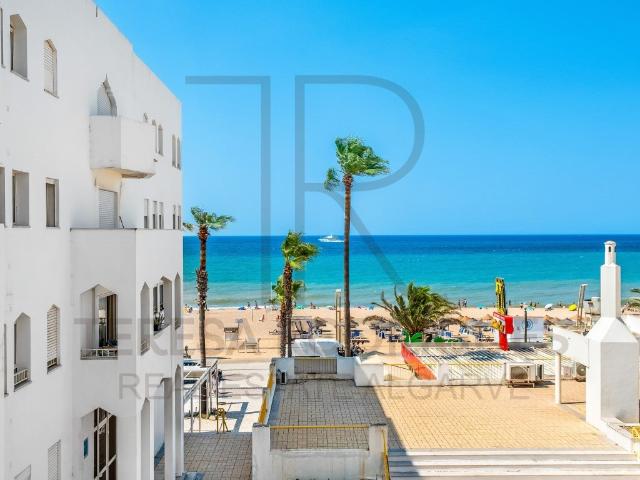 Apartamento T2 Renovado com Vista Frontal Mar | Primeira Lin. 88m² Quarteira
