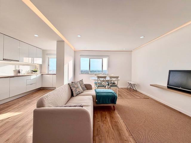 Apartamento T2 renovado, com vista mar em Faro