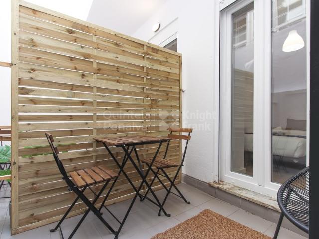 Apartamento T2 renovado e com jardim no Areeiro, Lisboa
