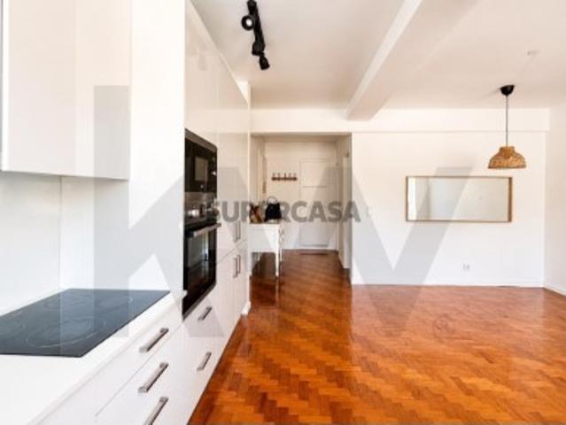Apartamento T2 renovado em Alcantâra