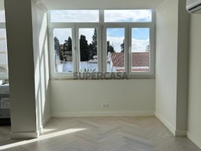 Apartamento T2 renovado, em Campo de Ourique, Lisboa