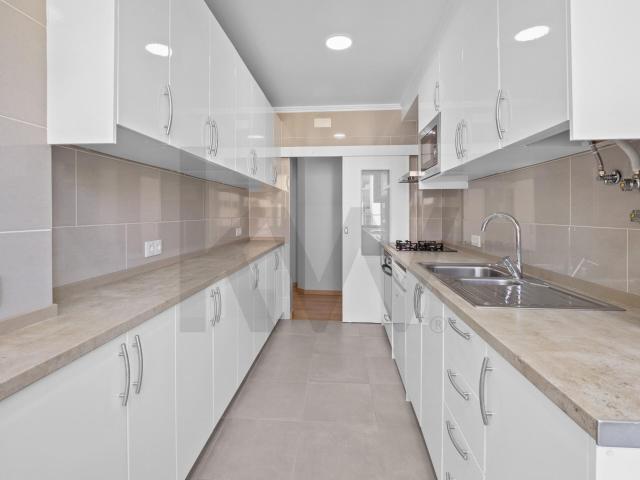 Apartamento T2 Renovado em Carcavelos Zona sossegada, a 8 min da Praia
