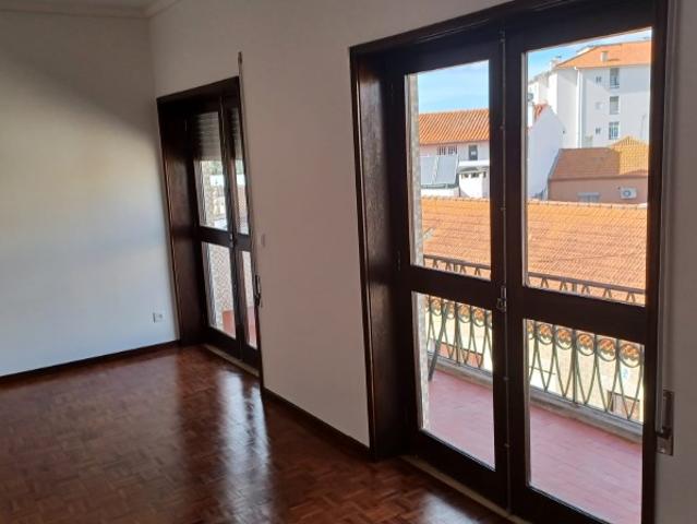 Apartamento T2 Renovado em Esgueira, para arrendamento