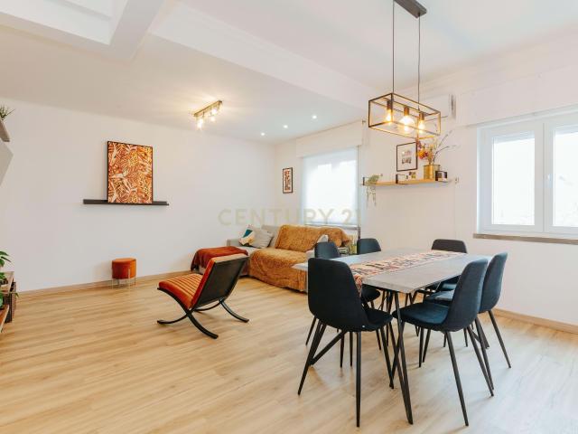 Apartamento T2 Renovado em Miratejo