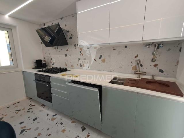 Apartamento T2 renovado em Monte da Caparica