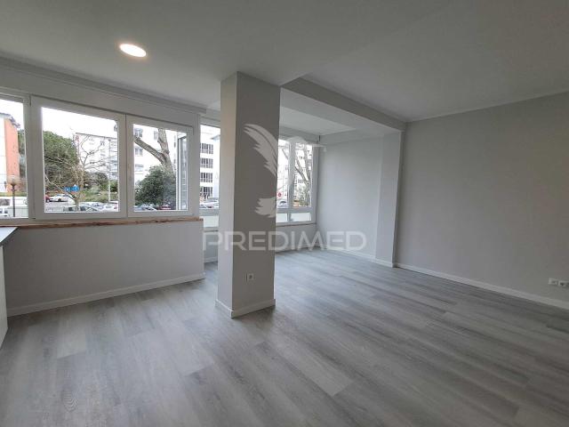 Apartamento T2 renovado em Oeiras