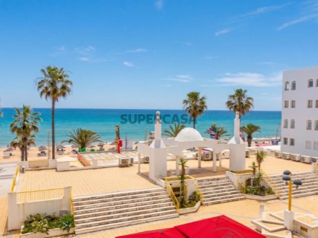 Apartamento T2 Renovado em Quarteira com Vista Mar Panorâmica e a 2 Passos da Praia