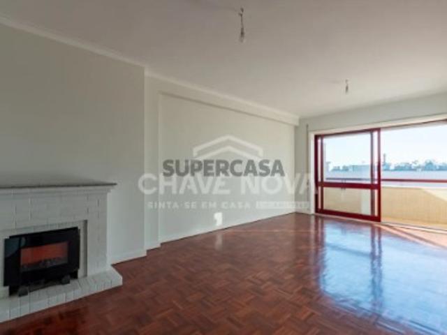 Apartamento T2 Renovado junto ao Arrábida Shopping