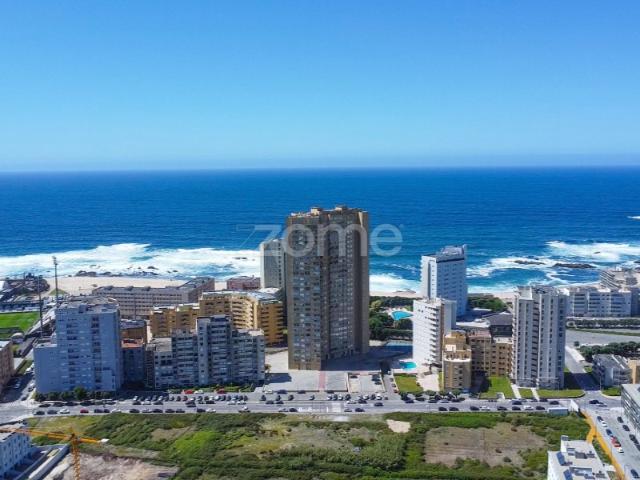 Apartamento T2 renovado na 1.ª linha de mar Póvoa de Varzim