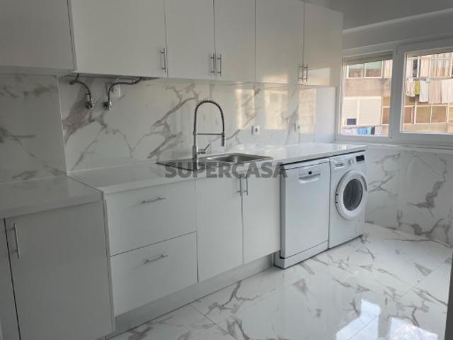 Apartamento T2 RENOVADO na Amora