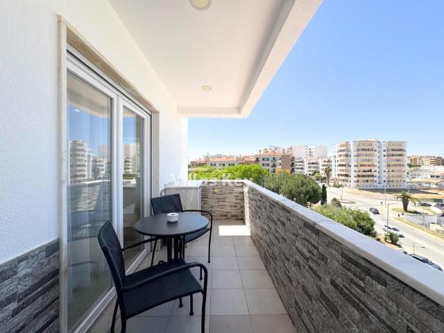 Apartamento T2 Renovado no Último Piso com Acabamentos de Lu. 107m² Lagos Santa Maria