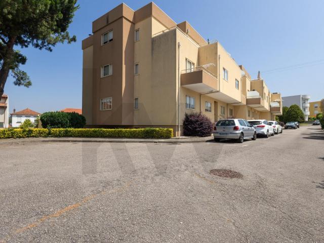 Apartamento T2 Recuado com Terraço | Varanda| lugar garagem| Arrumos