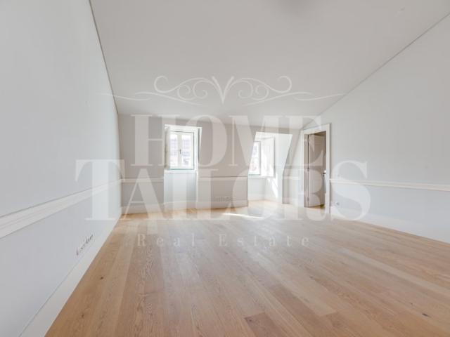 Apartamento T2 recuperado com elevador na histórica Baixa de Lisboa