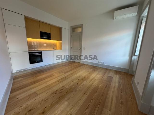 Apartamento T2 recuperado para venda em Alfama, Lisboa