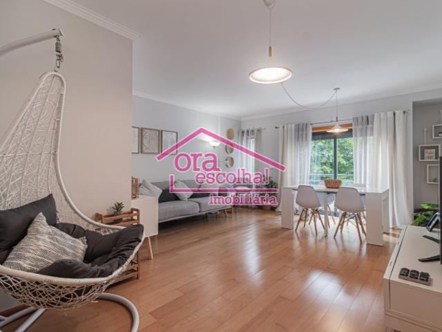 Apartamento T2 recente com 100 m2, Suíte e Parqueamento em Paio Pires!