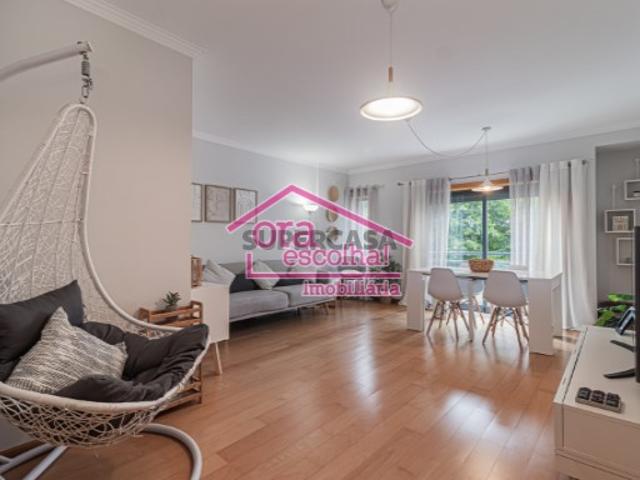 Apartamento T2 recente com 100 m2, Suíte e Parqueamento em Paio Pires!