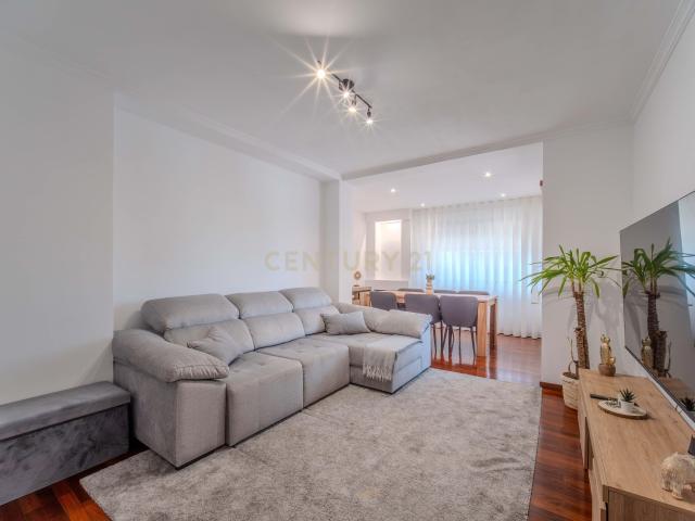 APARTAMENTO T2 | RÉS DO CHÃO ELEVADO | REMODELADO | GARAGEM | RIO TINTO ESTAÇÃO