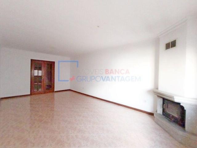 Apartamento T2 | Rio Tinto | Excelente Localização