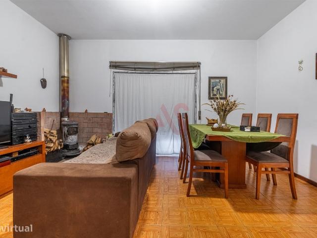 Apartamento T2 | Sala comum | Cozinha mobilada | 2 quar