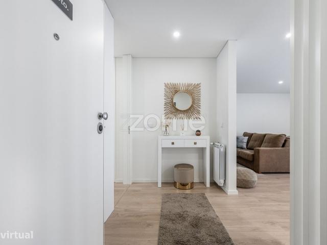 Apartamento T2 semi novo com lug. garagem e arrumos Vilar do Para.