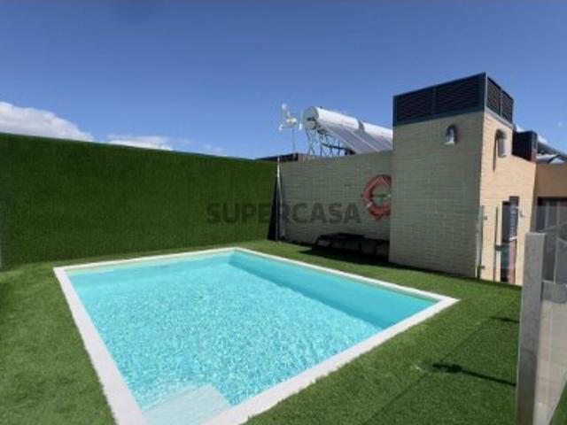 Apartamento T2 Semi Novo com Piscina no Rooftop, Terraço e Garagem box | Infantado Loures