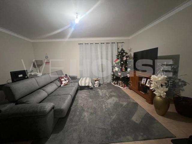 T2 com Lareira e Luz Natural Incrível | Distribuição Perfeita | Pronto a Habitar Setúbal