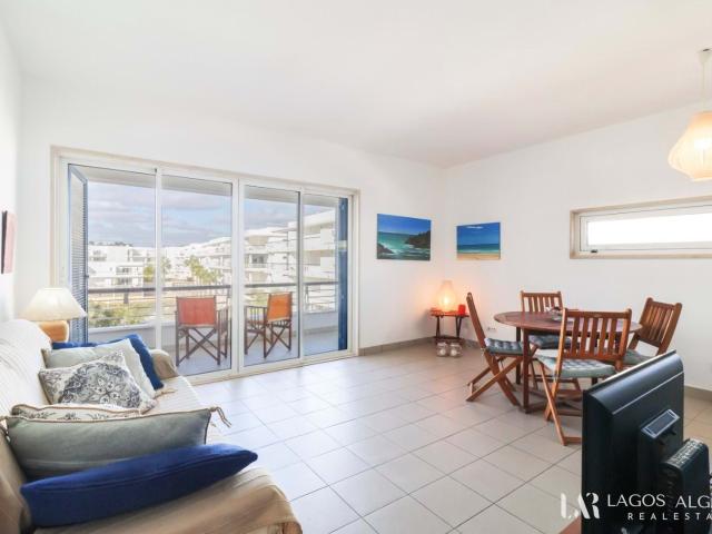 Apartamento T2 situado numa das zonas mais prestigiadas do Algarve — a Marina de Lagos