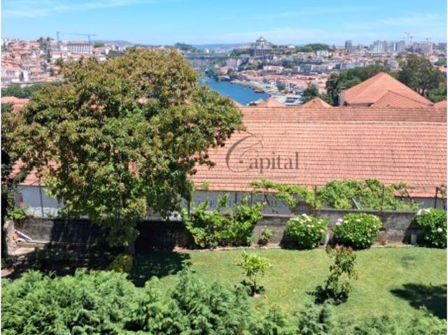 APARTAMENTO T3+1 COM FANTASTICA VISTA SOBRE O DOURO, UMA BOX 3 LUGARES EM VILA NOVA DE GAIA