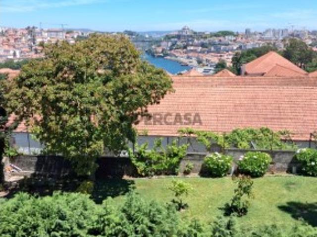 APARTAMENTO T3+1 COM FANTASTICA VISTA SOBRE O DOURO, UMA BOX 3 LUGARES EM VILA NOVA DE GAIA