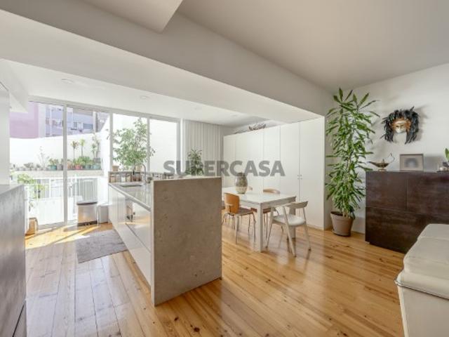 Apartamento T3+1 com jardim no Campo Pequeno, Lisboa