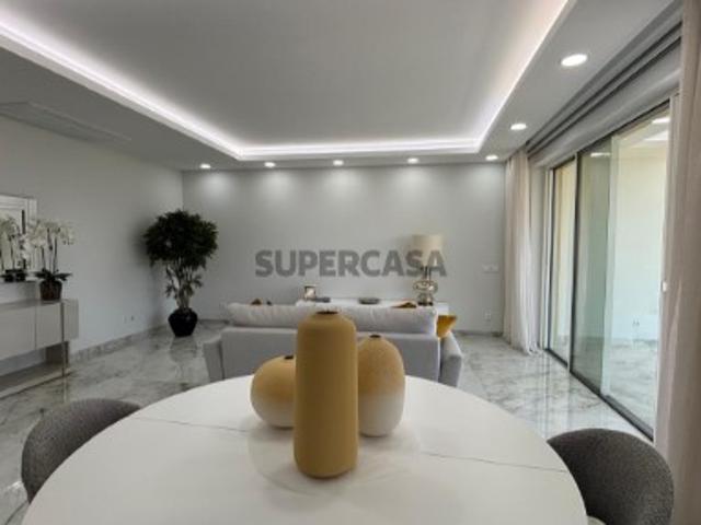 Apartamento T3+1 com Piscina e Estacionamento Lagos