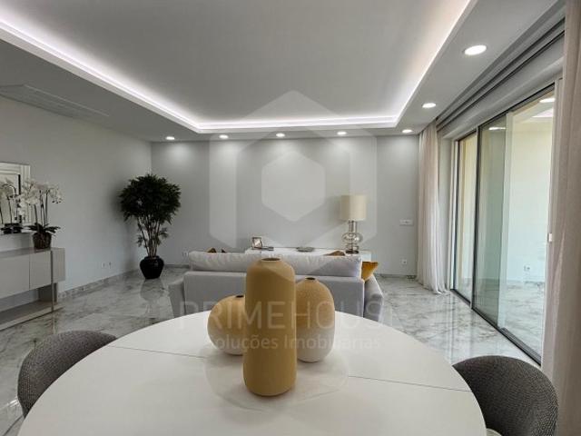 Apartamento T3+1 com Piscina e Estacionamento Lagos