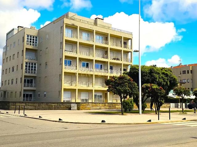 Apartamento T3+1 com Terraço em Primeira Linha de Mar em Vila do Conde