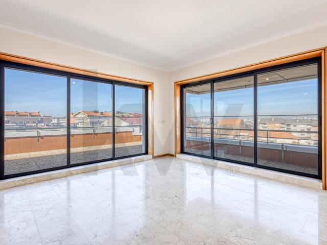 Apartamento T3+1 com Terraço T4 Vila Nova de Gaia Metro VL8