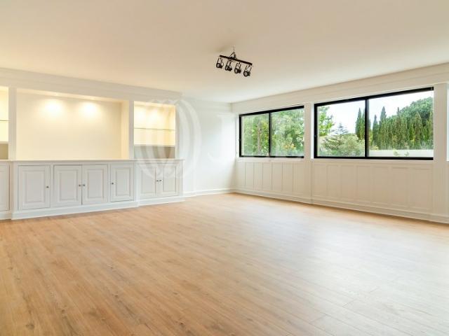 Apartamento T3+1 com varanda no Bairro do Rosário Cascais