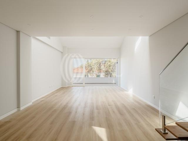 Apartamento T3+1 com varanda na Parede, Cascais
