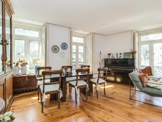 Apartamento T3+1 com 141 m2, Suíte, varanda, na Rua do Conde de Redondo