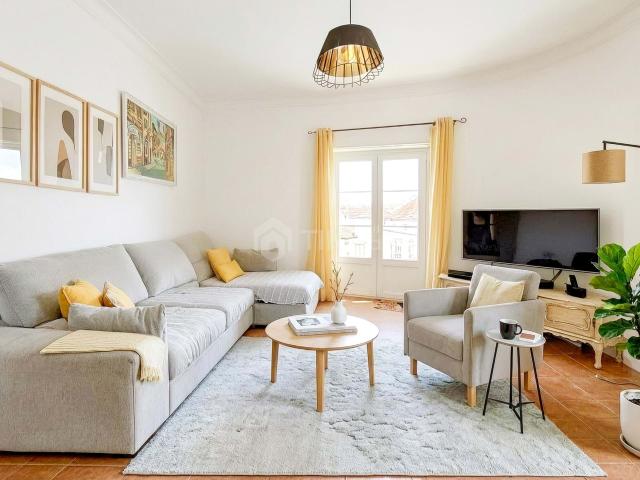 APARTAMENTO T3 REMODELADO | CENTRO DE VILA FRANCA DE XIRA