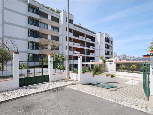 Apartamento T3+1 Cascais Condomínio de Prestígio Vista. 131m² Cascais e Estoril