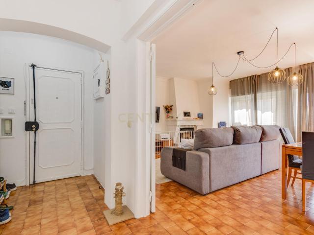 Apartamento T3+1 | Av. Manuel Alpedrinha | Reboleira, Amadora | 6º Andar | Elevador | Suite | Próximo à estação