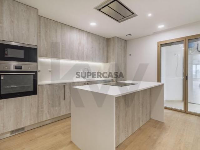 Apartamento T3+1 Duplex com Terraço com 70 m2, Montijo