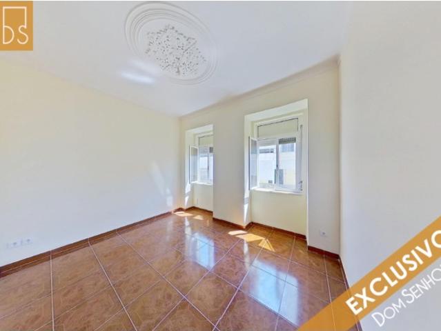 Apartamento T3+1 Duplex com Ar Condicionado e Cozinha Equipada Campo dos Mártires da Pátria Ref. 4028